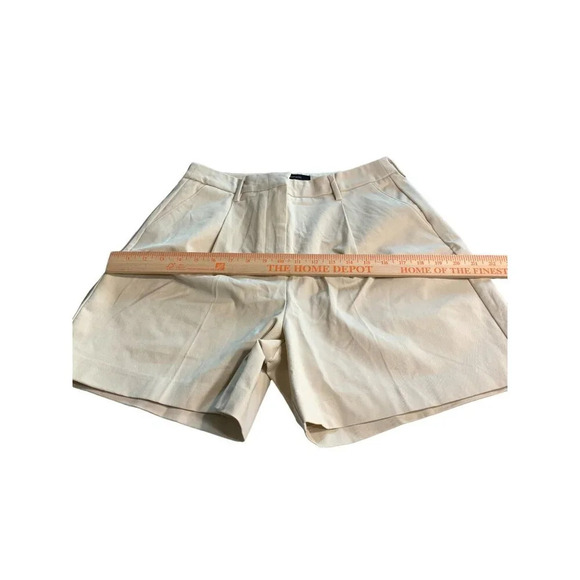41 Hawthorn Mid Rise Short Front Pleat, light tan Size 8 - Picture 7 of 9